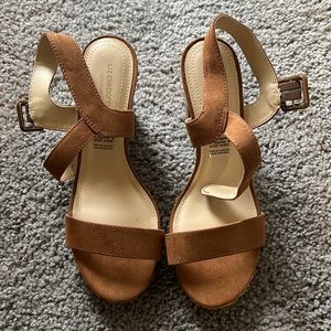 Liz Claiborne heels in woman’s 6.5 wide